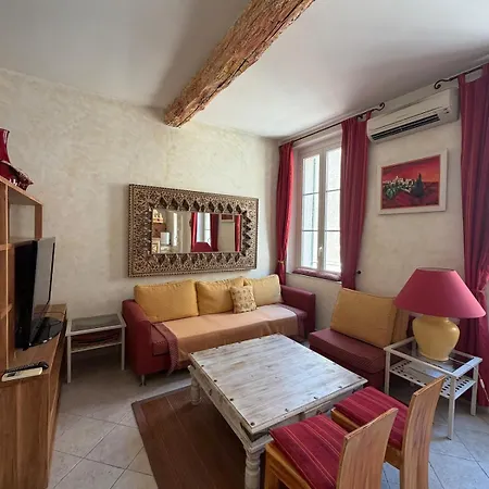 Provencal Situe Sur Le Port De Apartment