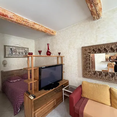 Provencal Situe Sur Le Port De Apartment *