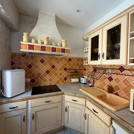 Apartment Provencal Situe Sur Le Port De *