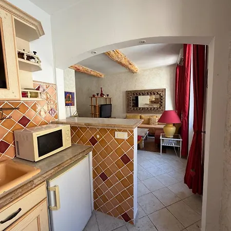 Provencal Situe Sur Le Port De * Saint-Tropez